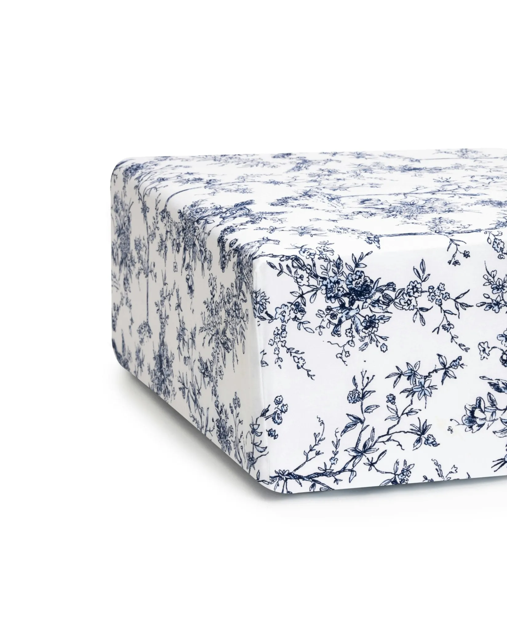 Petite Plume Luxe Premium Cotton Crib Sheet in Sweethearts