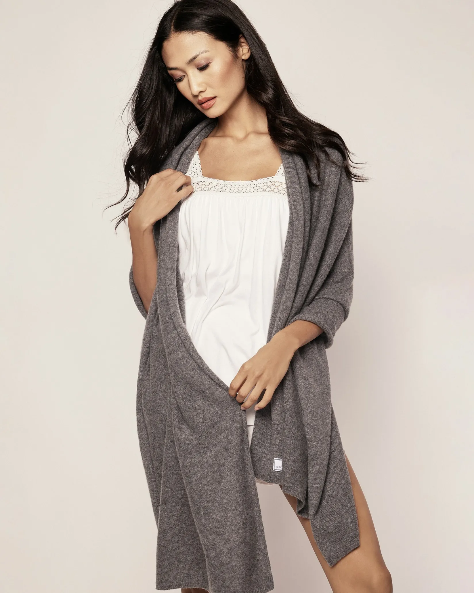 Women Petite Plume Women's Cashmere Wrap in Black