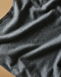 Women Petite Plume Women's Cashmere Wrap in Black