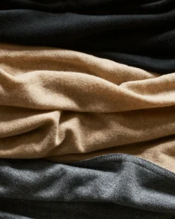 Women Petite Plume Women's Cashmere Wrap in Black