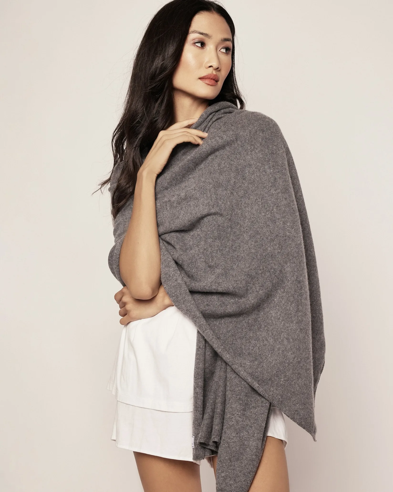 Women Petite Plume Women's Cashmere Wrap in Dark Heather Grey