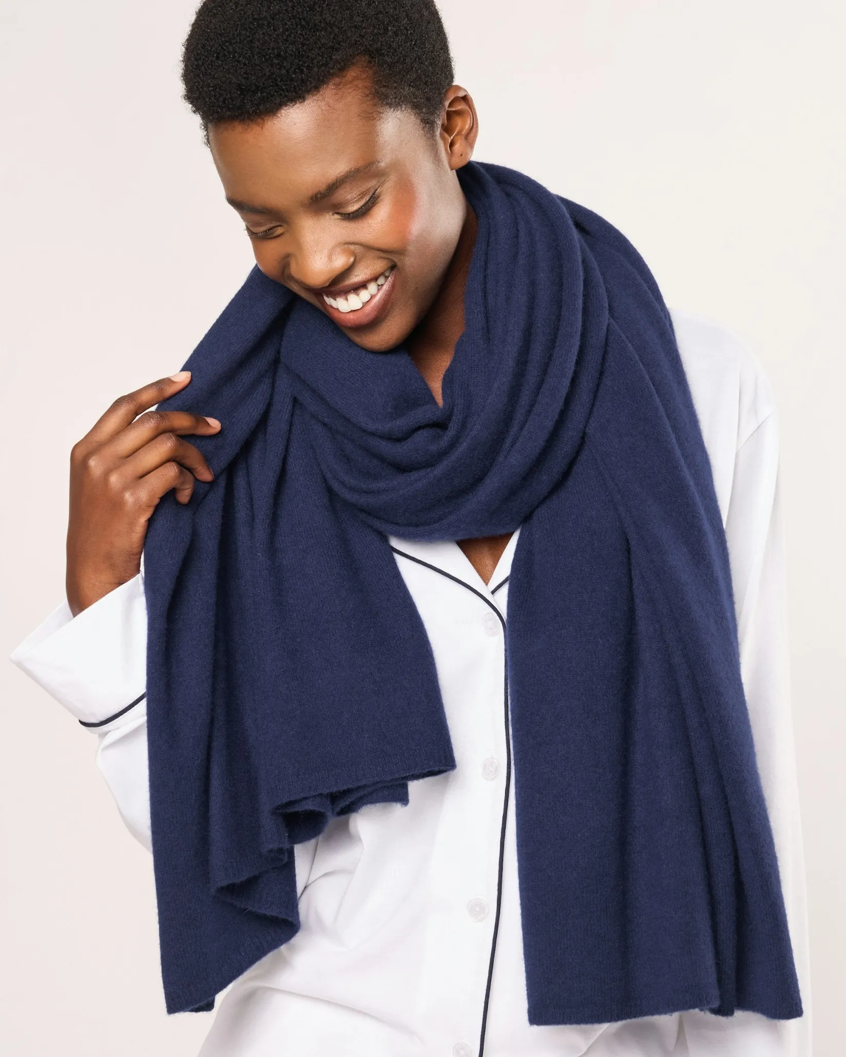 Women Petite Plume Women's Cashmere Wrap in Navy