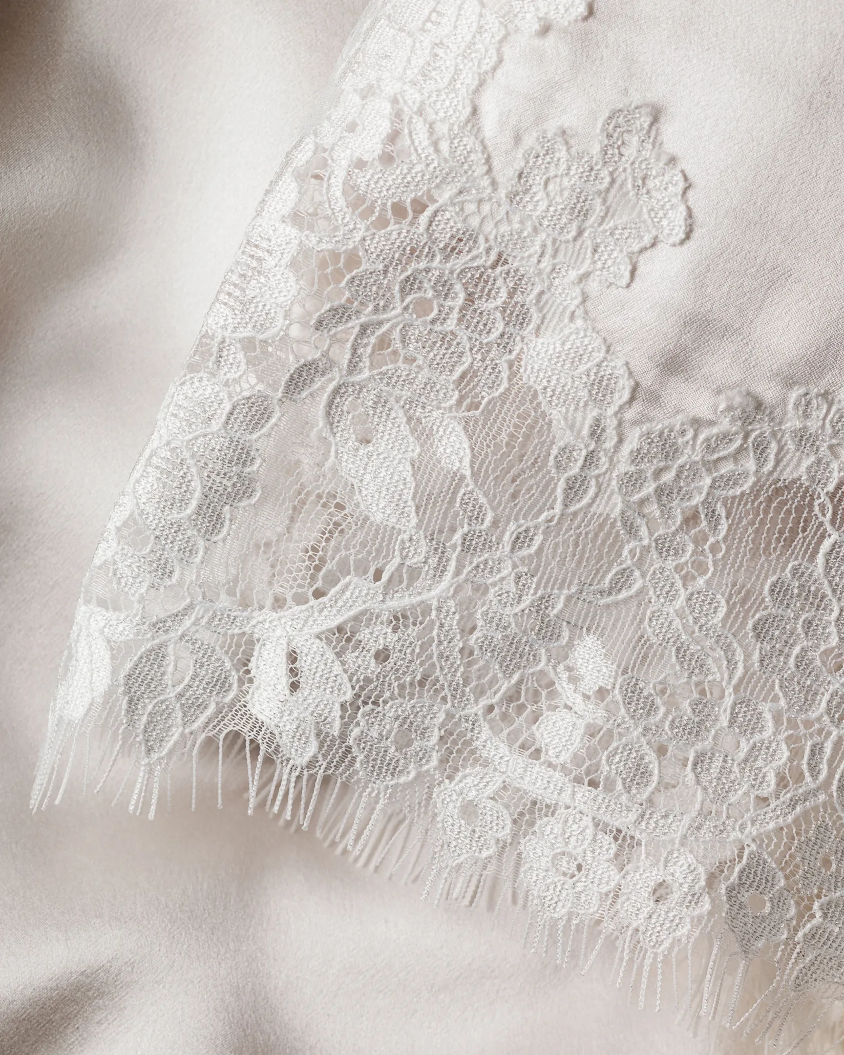 Women Petite Plume Women's Silk Lace Robe in White